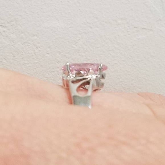 Pretty ring - Picture 3 of 4